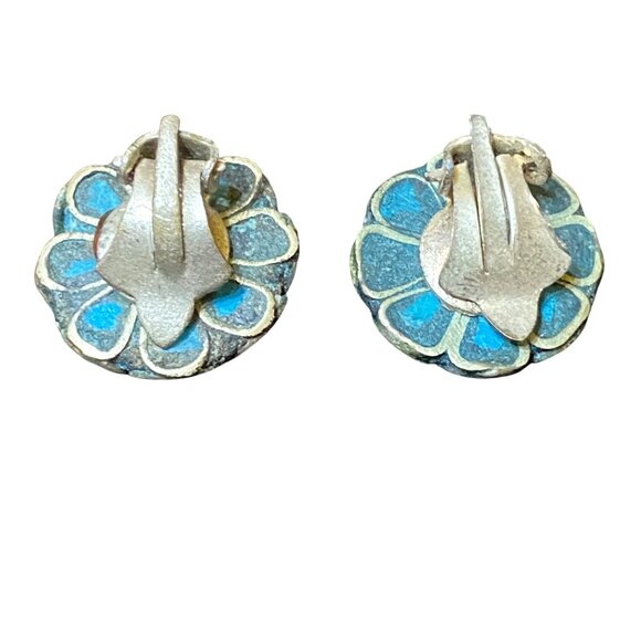 .75" x .75" Vintage Indian Clip-On Earrings Crushed Turquoise & Silver Floral De - Picture 7 of 13